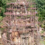 Ein Gerüstbau um den Zerfall des Tempels zu verlangsamen
