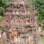 Ein Gerüstbau um den Zerfall des Tempels zu verlangsamen