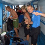 Nicole macht sich fertig für Tauchgang Nr. 1