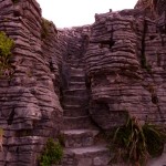 Die Treppe hoch zu den Pancake Rocks