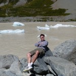 Philipp relaxed am Gletschersee