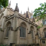 Unter dieser Kirche war einmal ein Friedhof. Hier ist Sydney entstanden (der Ortskern)