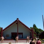 Das Versammlungshaus und zentraler Ort für Maorifeste aller Art von außen