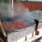 Hier werden die Filets auf Apfelholz geräuchert.