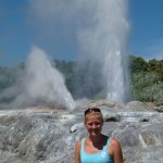 Nicole vor dem Pohutu Geysir