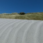 Sand, Düne und blauer Himmel am Wharariki Beach.